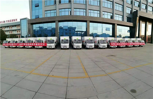 國六躍進汽油危險品廂式運輸車，首批交付儀式順利進行