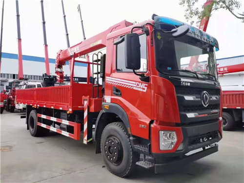 國六東風(fēng)華神DV5隨車吊匹配威龍8噸4節(jié)臂吊機(jī)，6.1米貨廂