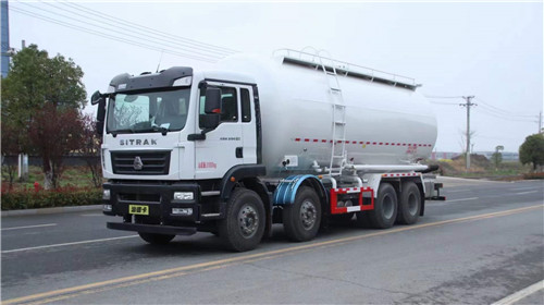 重汽汕德卡前四后八粉粒物料運(yùn)輸車現(xiàn)貨，容積30立方