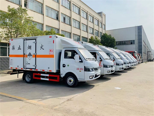 東風(fēng)途逸柴油版雜項(xiàng)危險(xiǎn)物品廂式車(chē)