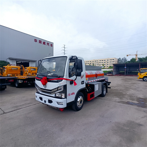 東風(fēng)多利卡D5汽柴油加油車(chē)，最小的加油車(chē)，全國(guó)包上牌