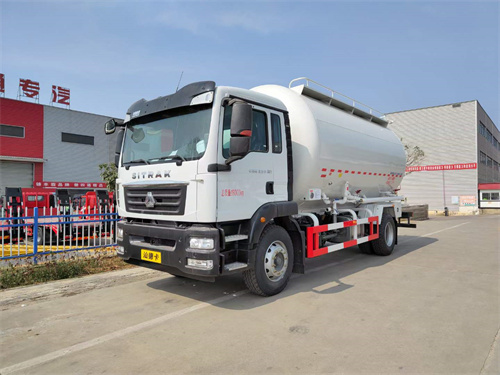 重汽汕德卡單橋粉粒物料運輸車豪華配置，讓你的運輸之旅更加舒適！