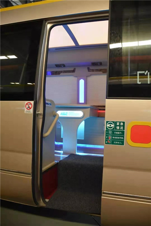 程力豐田高端商務(wù)禮賓車，用于轉(zhuǎn)運(yùn)來武漢參加軍運(yùn)會(huì)的國(guó)賓內(nèi)飾圖片