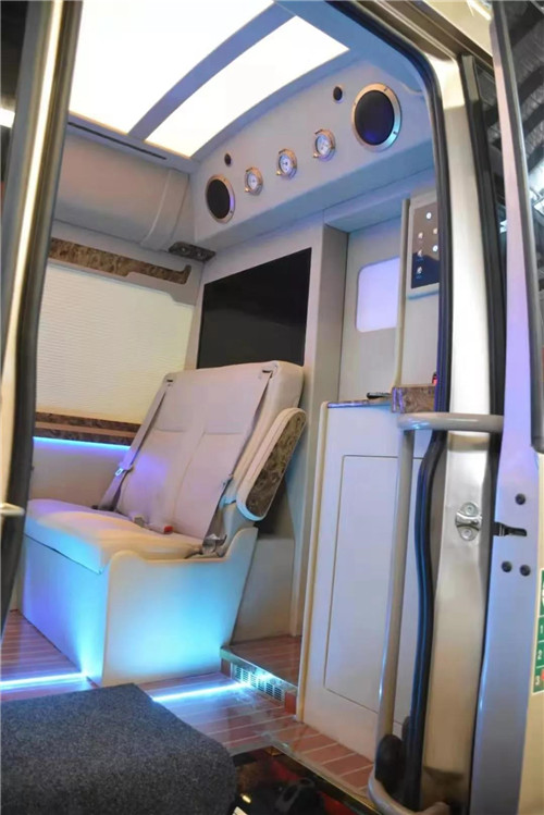 程力豐田高端商務(wù)禮賓車，用于轉(zhuǎn)運(yùn)來武漢參加軍運(yùn)會(huì)的國(guó)賓內(nèi)飾圖片