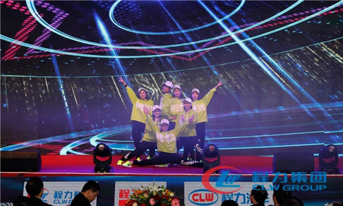 會上，對各版塊先進集體、個人，先進黨支部進行了表彰；在豐富的抽獎、表演環(huán)節(jié)中，穿插了有員工自我匾牌演出的精彩節(jié)目，受到直播觀眾的熱評點贊，會議在熱烈祥和史詩般的典禮中圓滿結束，落下帷幕。