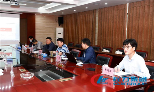  東風越野車公司市場部部長姜俊、營銷首席徐卓虎、商品企劃主任嚴浩，以及大區(qū)銷售經(jīng)理李程成、宋成威，營運主管李康健等負責人出席了本次推薦會。