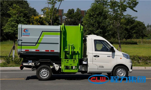 程力汽車(chē)集團(tuán)旗下核心企業(yè)----程力專(zhuān)用汽車(chē)股份有限公司，深入市場(chǎng)調(diào)研，加大新產(chǎn)品開(kāi)發(fā)力度，精準(zhǔn)施策抓住了建設(shè)美麗鄉(xiāng)村環(huán)保環(huán)衛(wèi)先行的商機(jī)，引進(jìn)福田商用車(chē)國(guó)六輕型優(yōu)質(zhì)底盤(pán)，投放的鄉(xiāng)鎮(zhèn)垃圾清運(yùn)車(chē)受到市場(chǎng)用戶(hù)的熱捧。