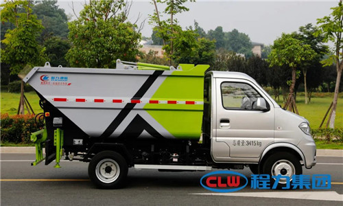 在牢固占領(lǐng)鄉(xiāng)鎮(zhèn)環(huán)衛(wèi)裝備市場(chǎng)的同時(shí)，程力公司新研發(fā)的高端國(guó)六無(wú)泄漏自卸式垃圾車(chē)，在北上廣深漢一線(xiàn)城市及各省會(huì)城市受到用戶(hù)青睞，一上市就成為網(wǎng)紅環(huán)衛(wèi)保潔車(chē)，作業(yè)和行駛時(shí)就是一道亮麗的城市風(fēng)景。