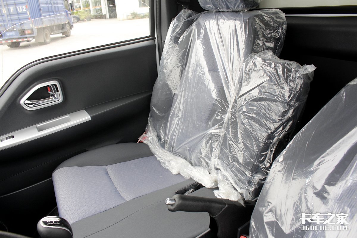 2.3L全柴機&nbsp;途逸冷藏車可以合規(guī)拉1.8噸