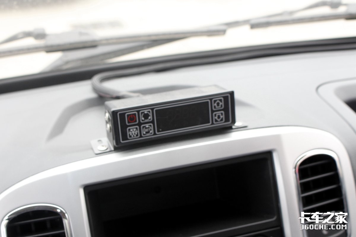 2.3L全柴機&nbsp;途逸冷藏車可以合規(guī)拉1.8噸