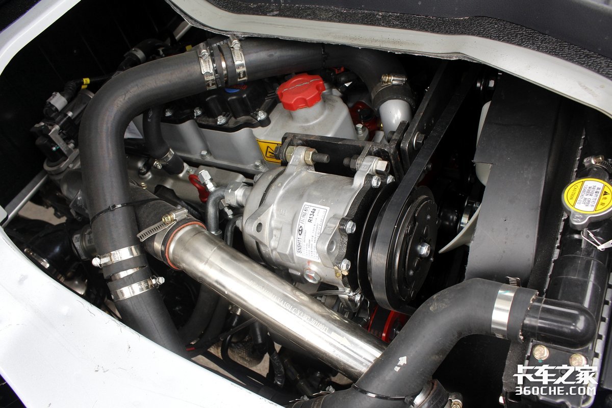 2.3L全柴機&nbsp;途逸冷藏車可以合規(guī)拉1.8噸