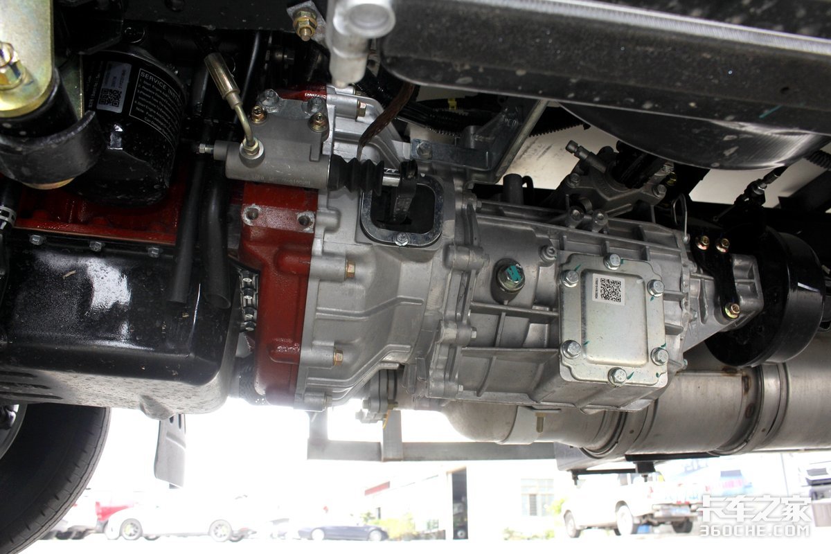 2.3L全柴機&nbsp;途逸冷藏車可以合規(guī)拉1.8噸