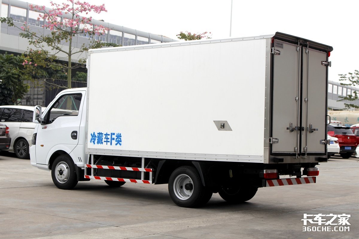 2.3L全柴機&nbsp;途逸冷藏車可以合規(guī)拉1.8噸