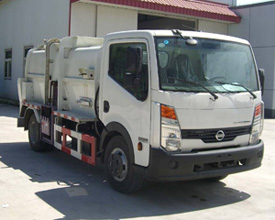 鄭州日產(chǎn)凱普斯達(dá)餐廚垃圾車(chē)