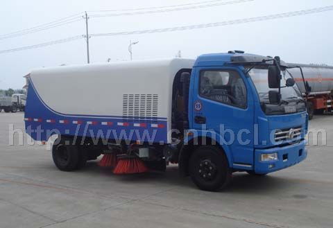東風(fēng)多利卡5噸掃路車(chē) 道路清掃車(chē)
